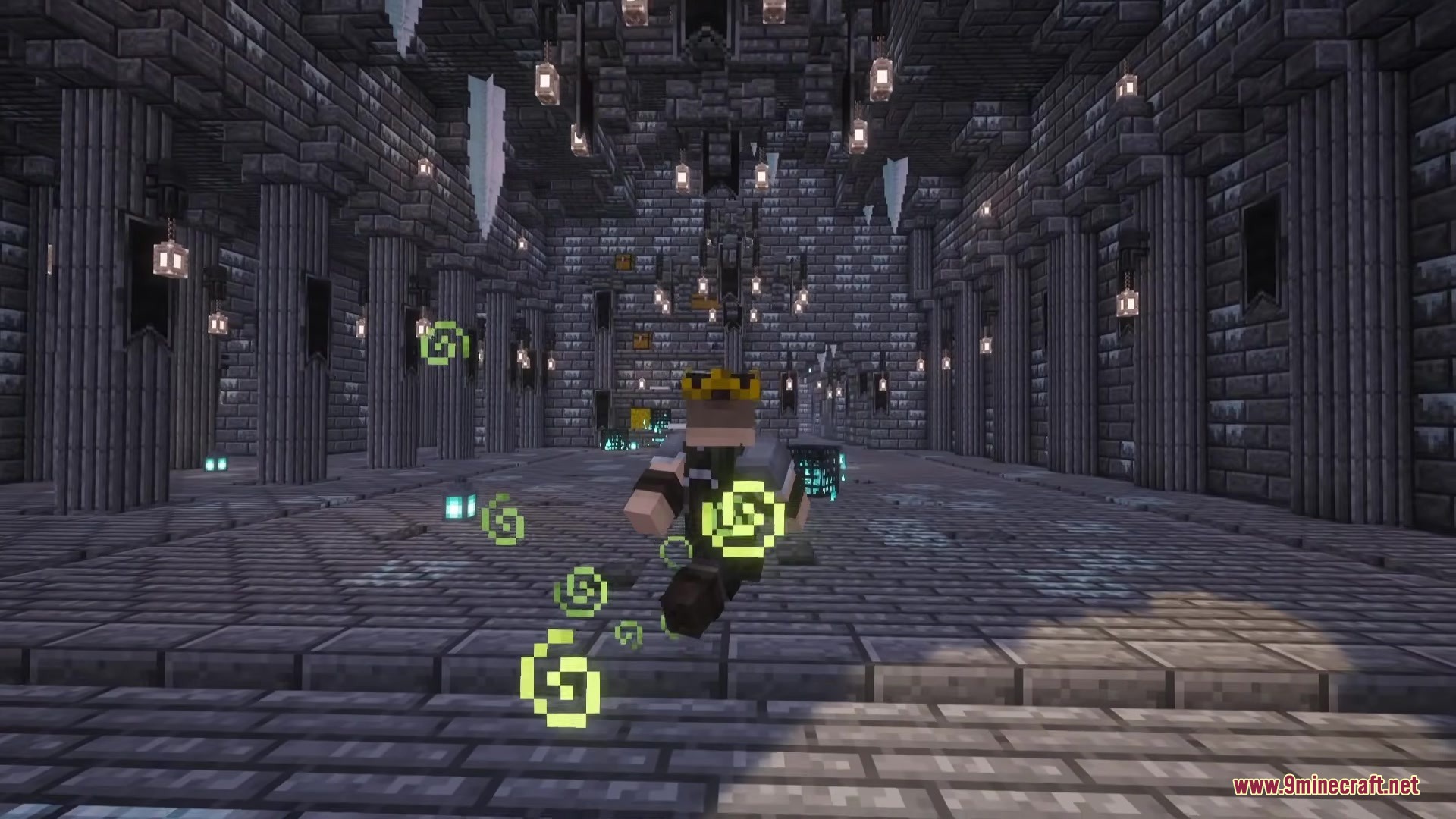 Cursed Relics Dungeons Mod Screenshot 4 A player wearing a crown runs through a dungeon with green magic effects
