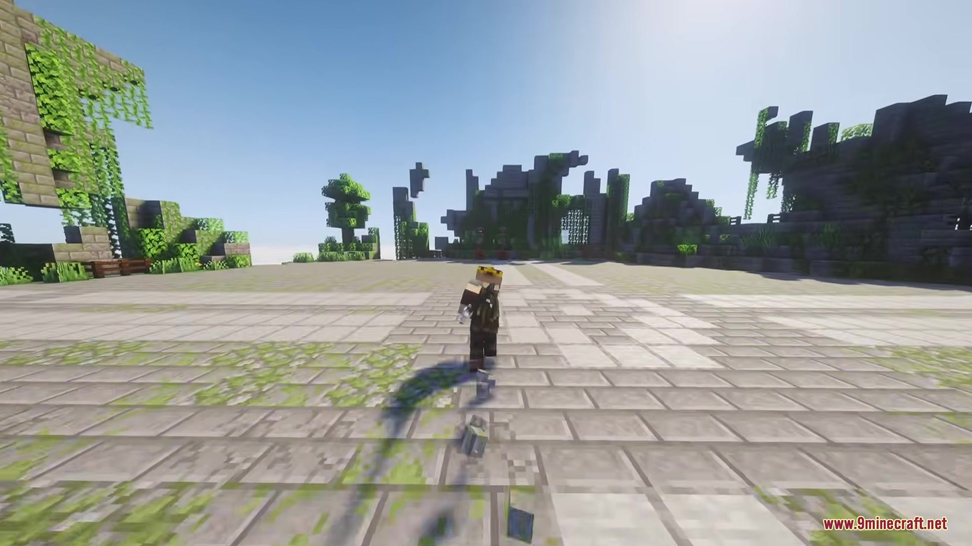 Efn Bosses Mod Screenshot 12 A crowned warrior standing in a mossy stone ruin arena under sunlight