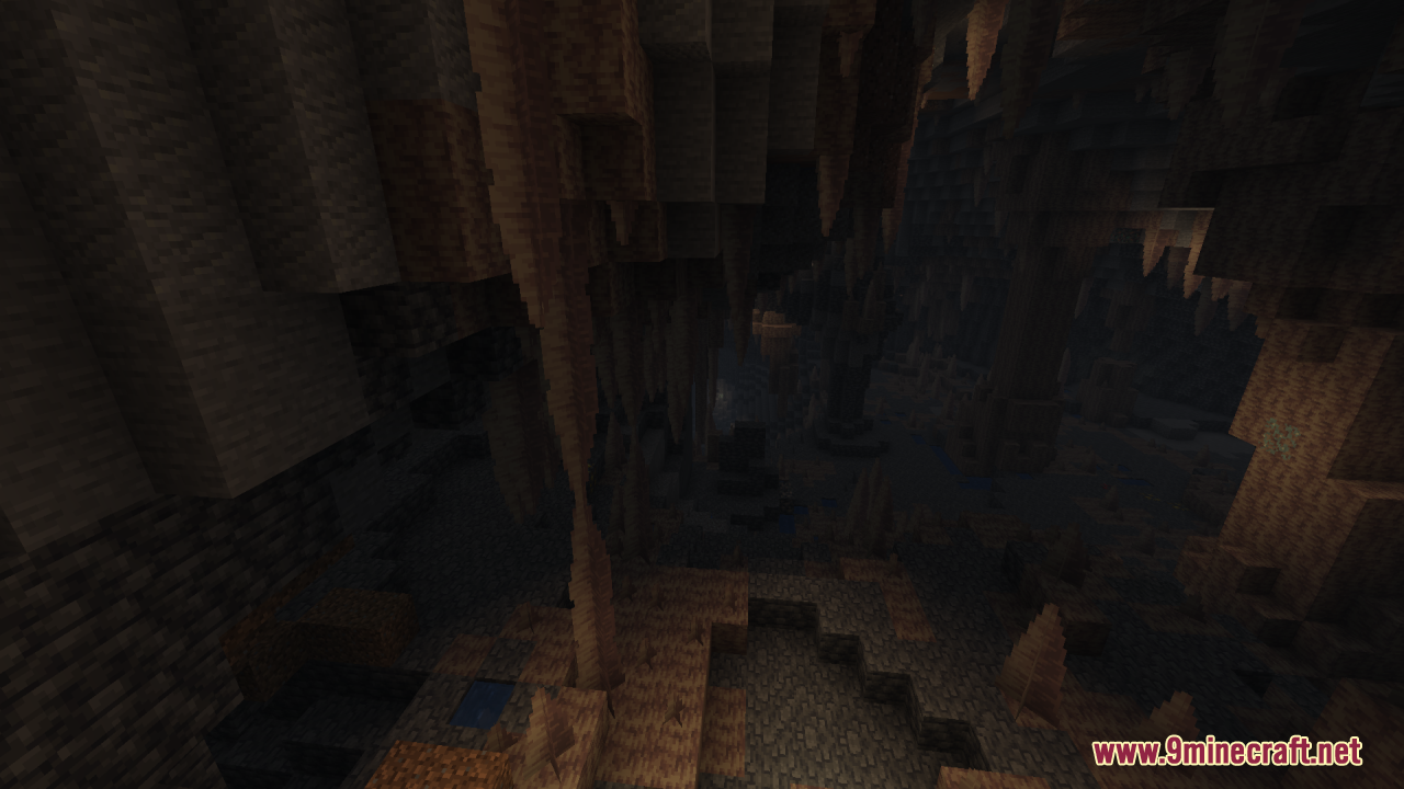 A dark cavern filled with stalactites and stalagmites in the Minecraft world