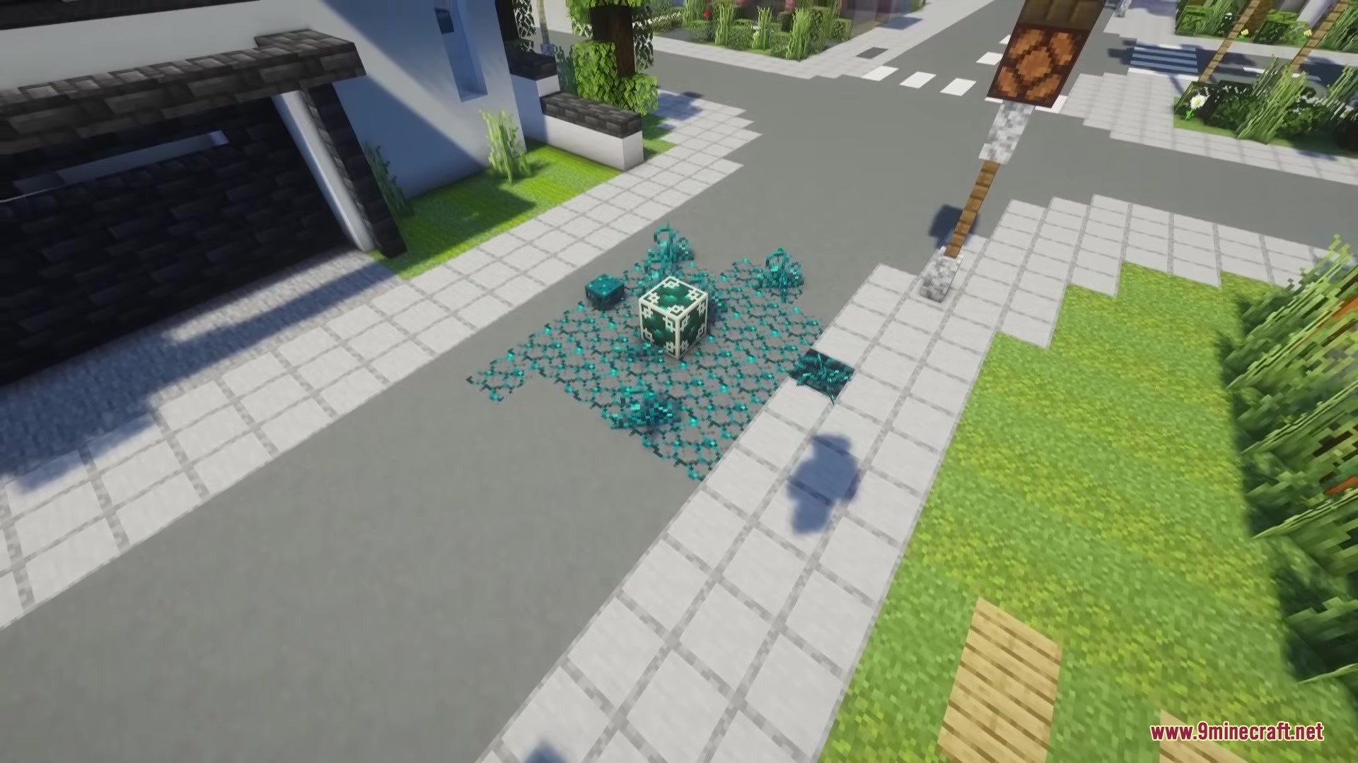 Invincible Incorporated Mod Screenshot 7 A mysterious glowing green block sits in the middle of a city street