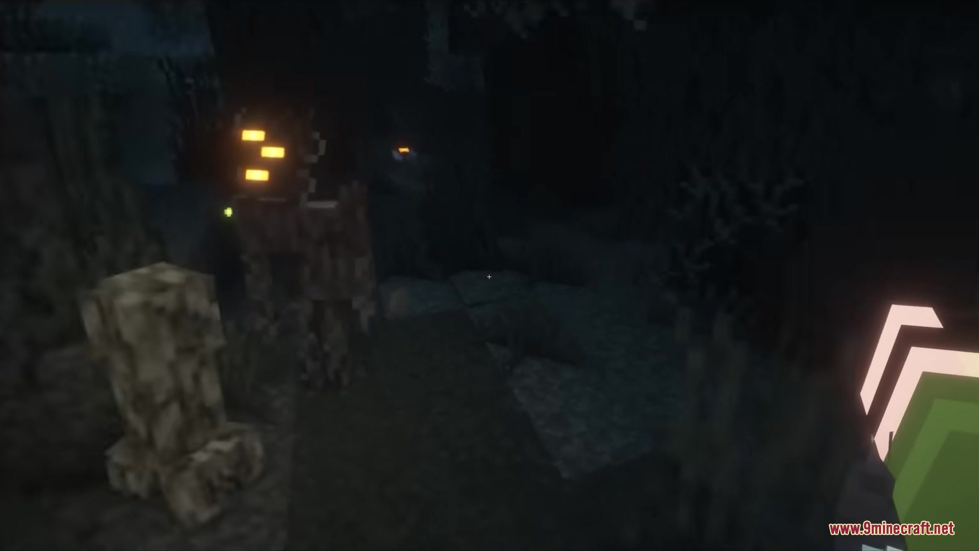 Leafy Creepers Resource Pack Screenshot 5 Leafy creeper with a wooden trunk stands in a dark forest biome