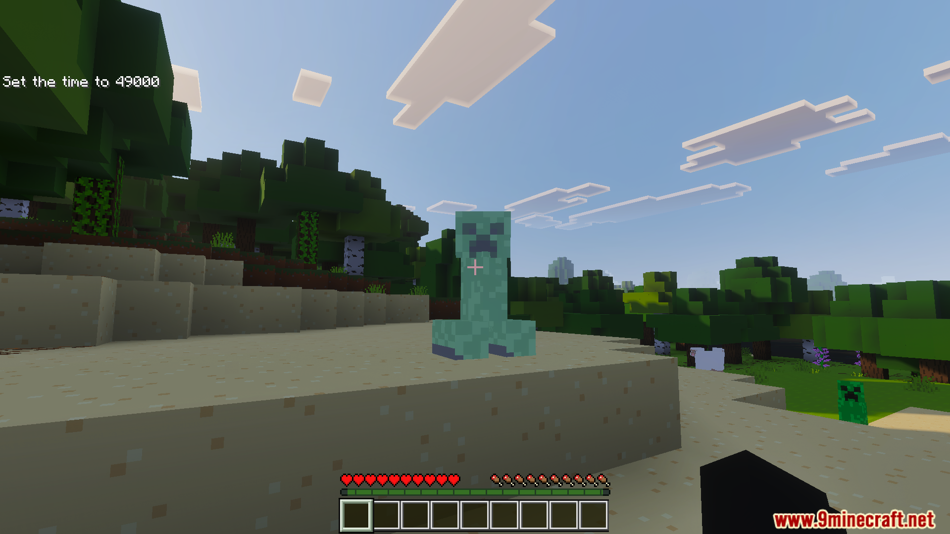 Like the Trailers Plus Texture Pack Screenshot 5 Creeper mob standing on sand with simplified textures from Like The Trailers Plus