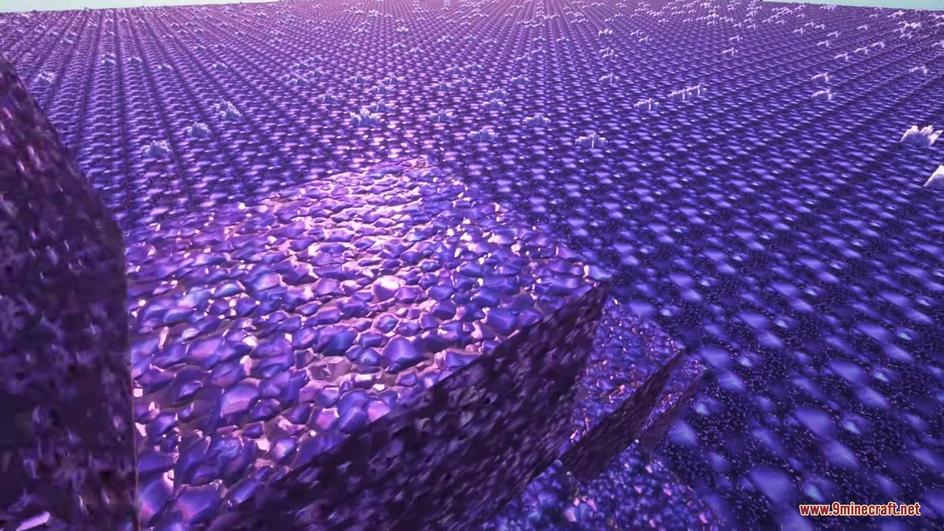 Luna HD 64x Resource Pack Screenshot 7 Realistic purple amethyst blocks with detailed crystalline textures covering the ground