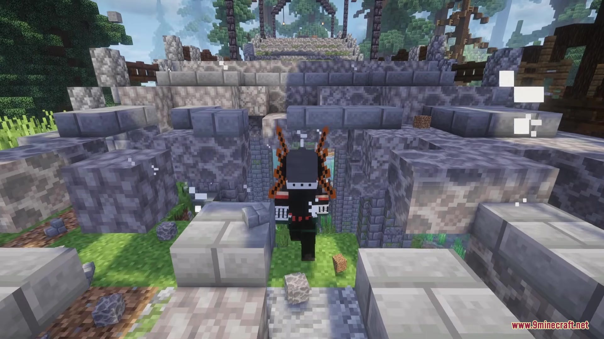 Mine Hero RX Mod Screenshot 4 A hero character runs through a ruined stone structure in a forest