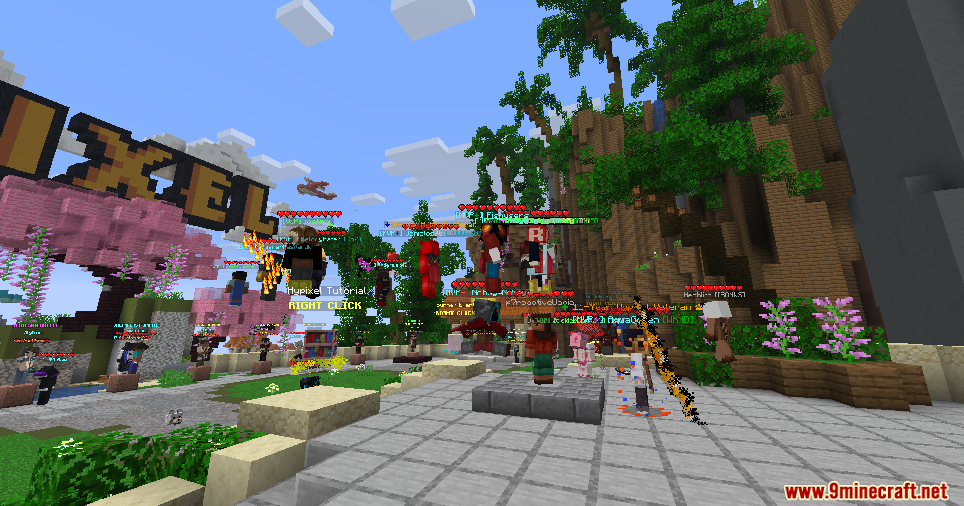 Player Health Indicators Invisible Support Mod Screenshot 10 Floating health indicators appearing above players in a busy Minecraft server lobby