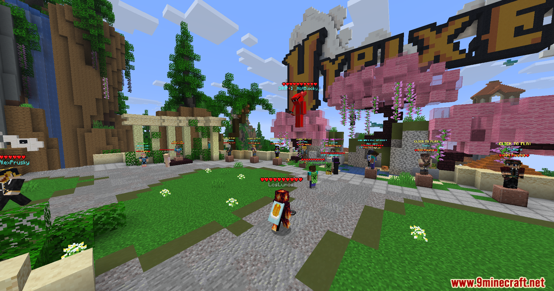 Player Health Indicators Invisible Support Mod Screenshot 6 Red health hearts appear above several players in a large Minecraft server lobby
