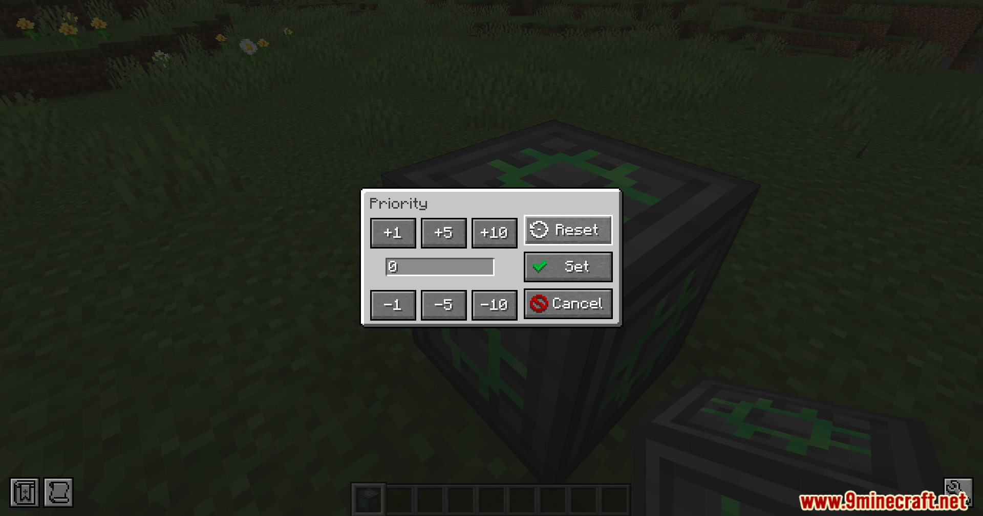 Setting the priority level for a storage network bridge block in Minecraft