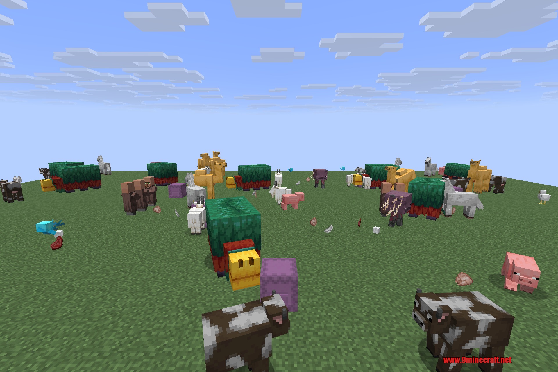 Saturn 9minecraft Mod Screenshot 4 Various Minecraft creatures and animals gathered together on a flat green landscape