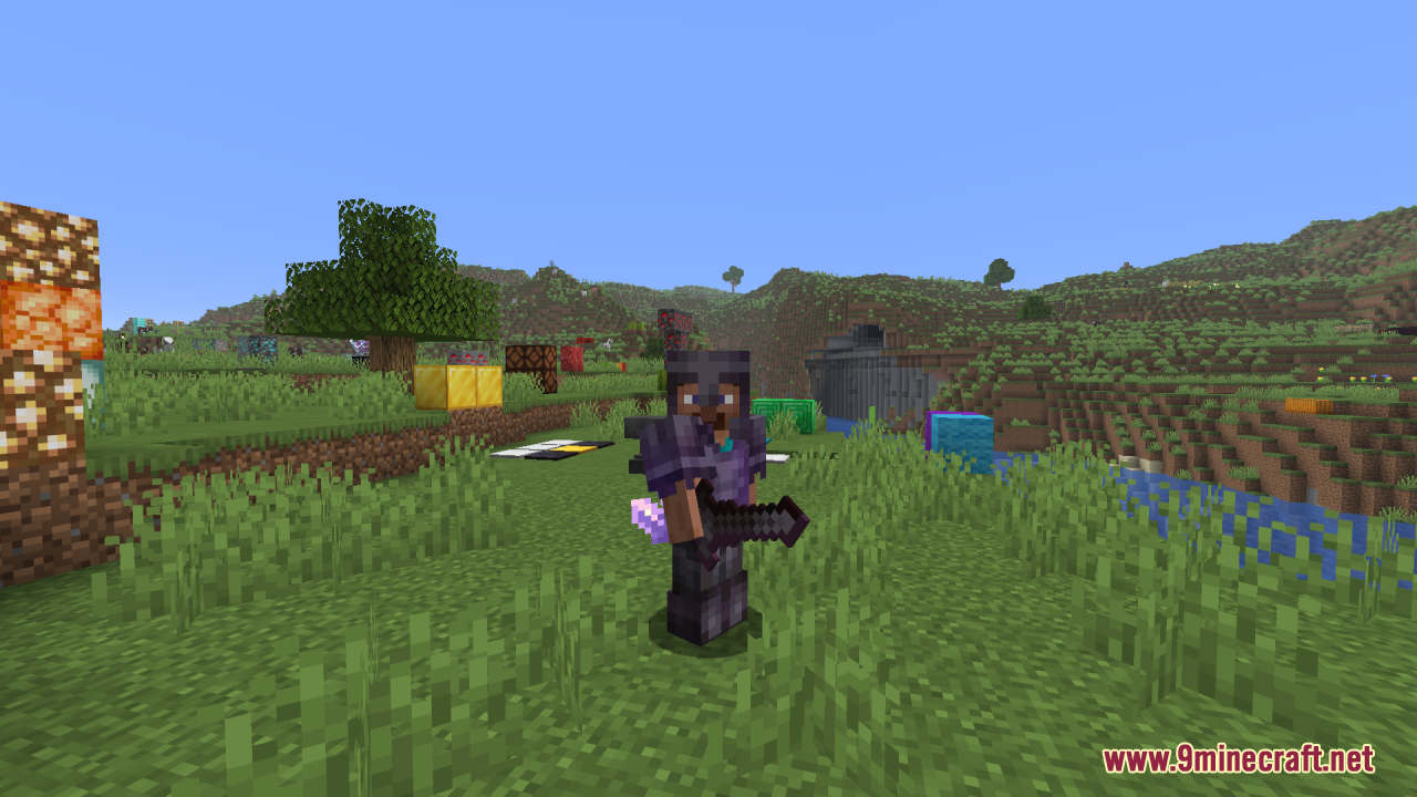 Tools Reimagined Resource Pack Screenshot 8 Minecraft character wearing netherite armor displaying a redesigned heavy netherite sword model