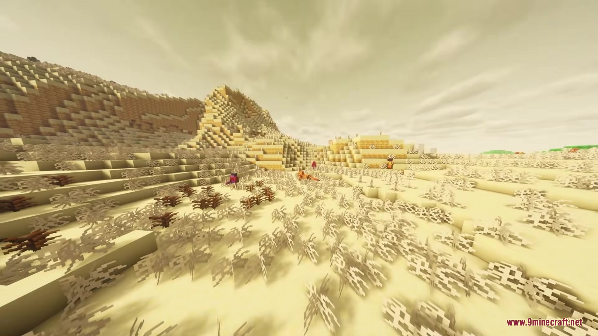 Wushima Mod Screenshot 1 A vast foggy desert landscape with sand dunes and strange creatures