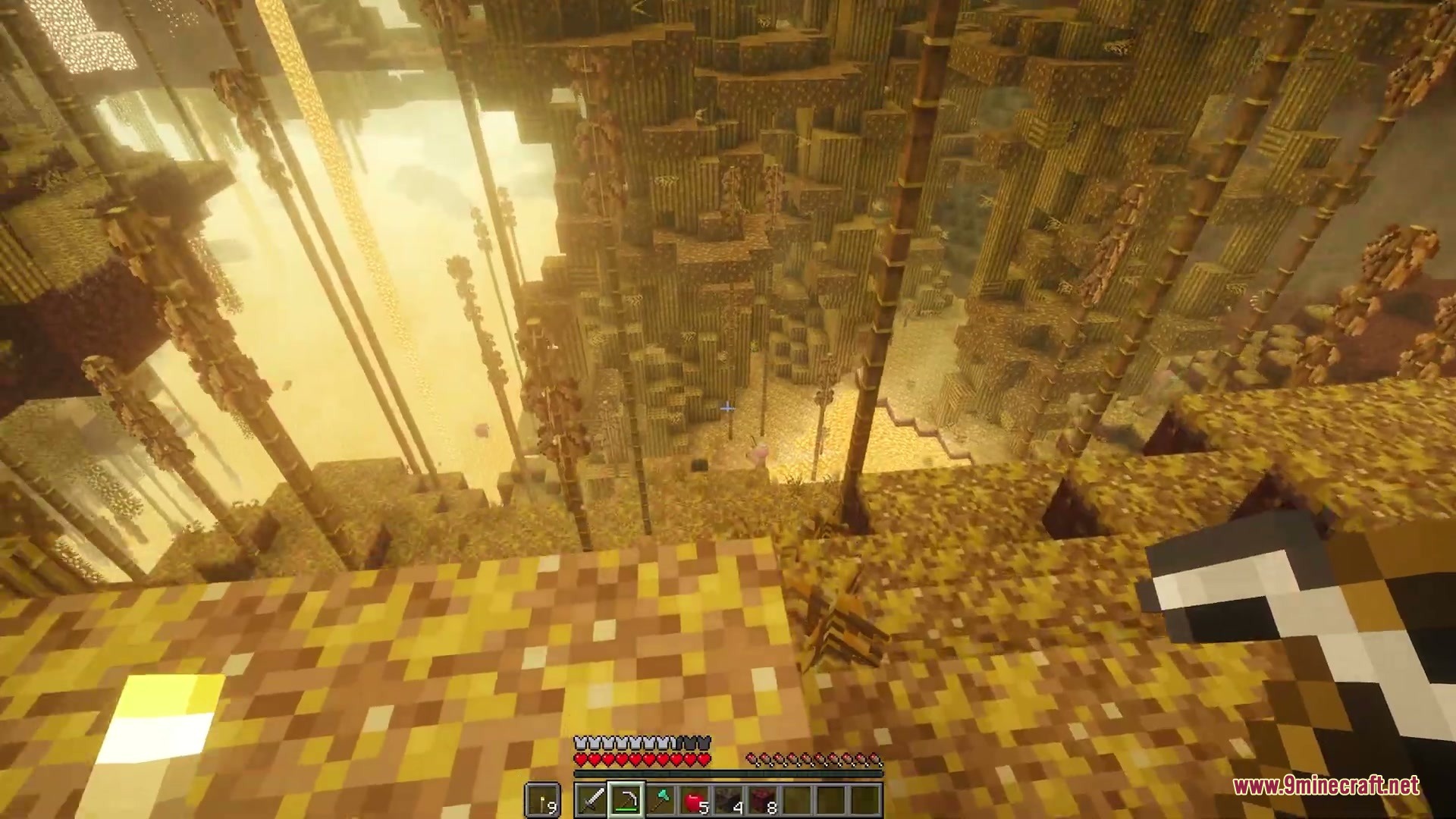 Abyssal Plunge Mod Screenshot 5 Golden terrain and tall thin structures fill the scorched Sythian Torrids biome