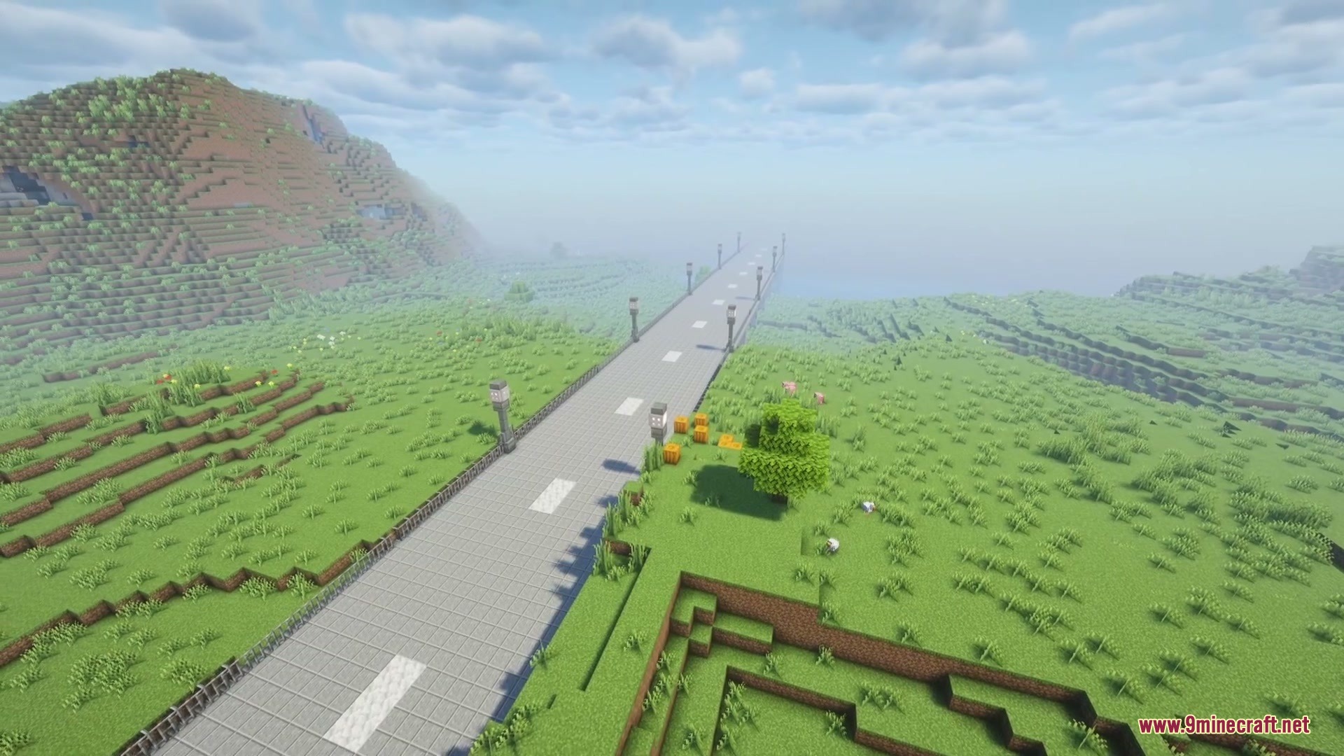 Asphalt Horizon Mod Screenshot 6 Asphalt Horizon Mod generates a long road across a vast green landscape