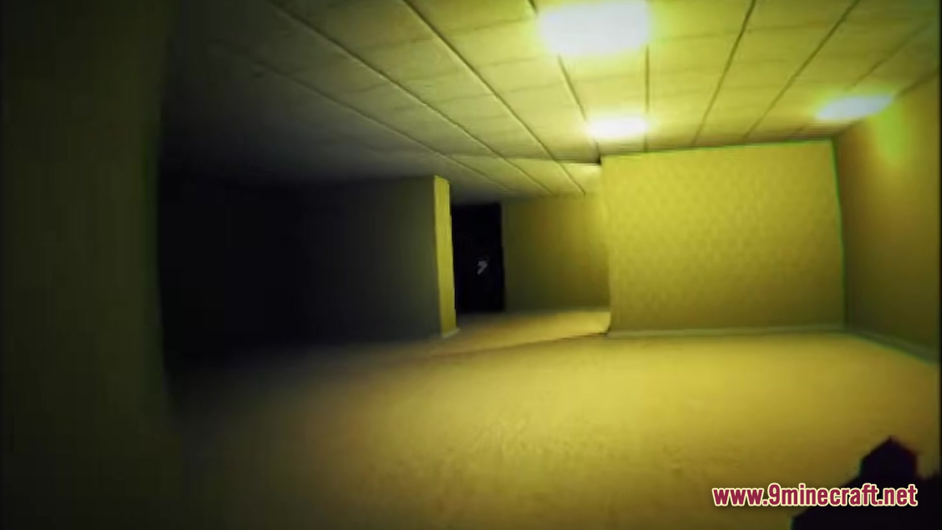 Backrooms Found Footage Modpack Screenshot 2 A first-person view of yellow-walled corridors with fluorescent lights in the Backrooms Level 0