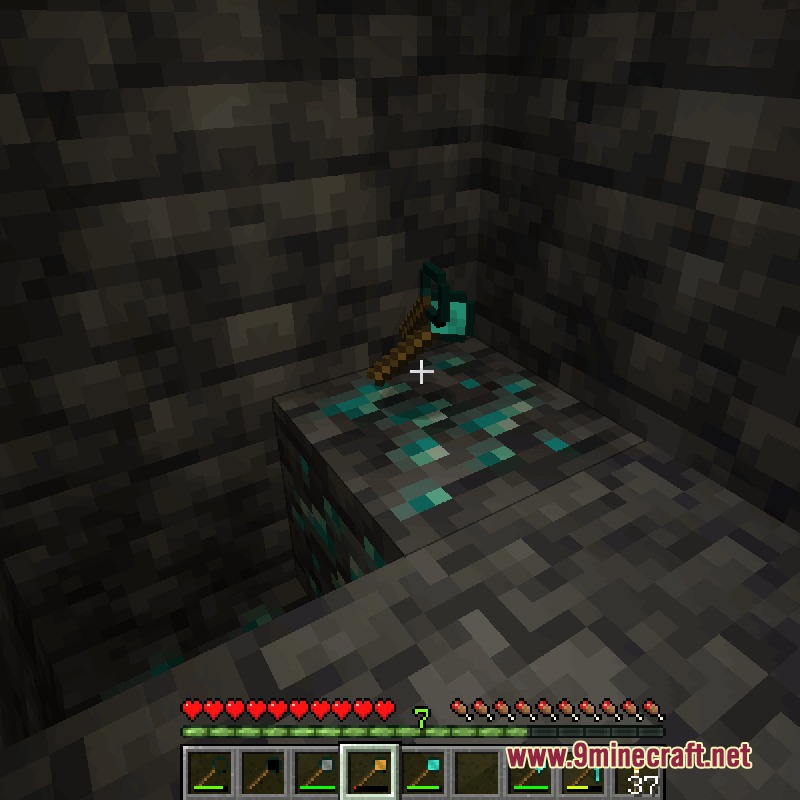 Balanced Ore Detector Mod Screenshot 2 A diamond detector tool dropped near diamond ore blocks in a deepslate cave