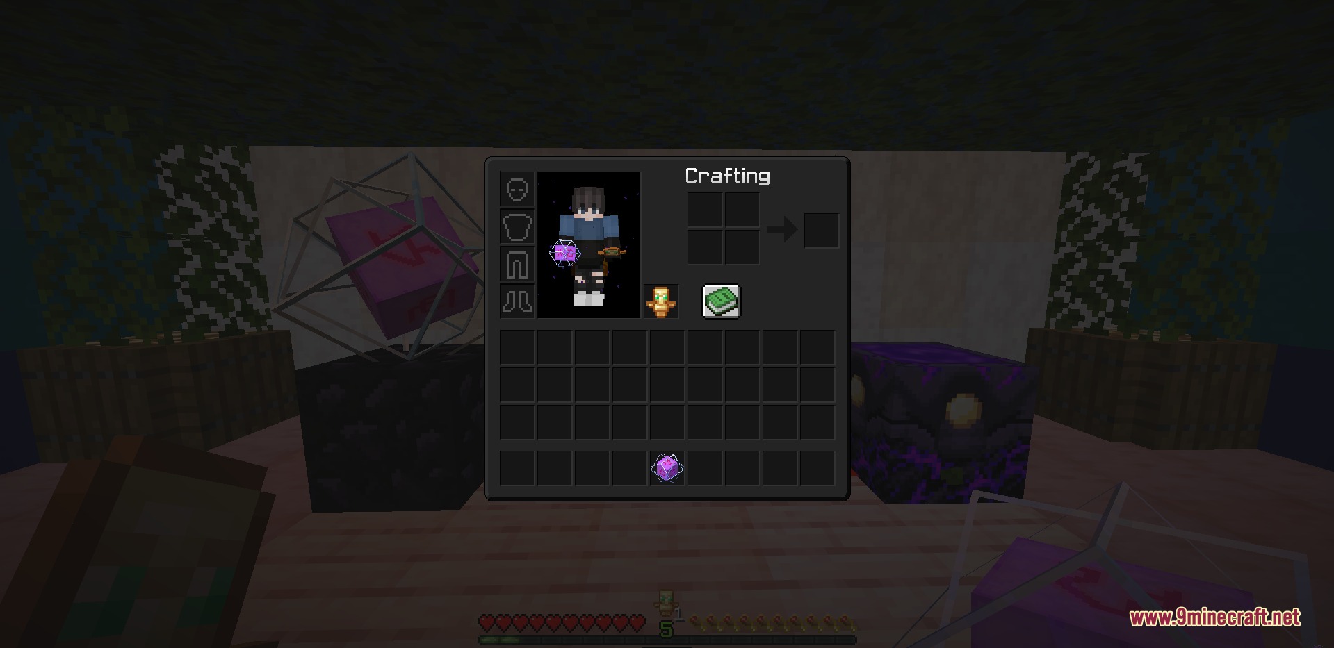 Better PvP Visual Resource Pack Screenshot 3 Dark themed inventory screen with a player holding a totem and end crystal