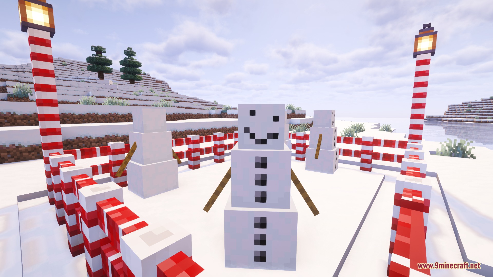 Candy Cane Fun Resource Pack Screenshot 5 Three blocky snowmen standing in a snowy area with candy cane fences