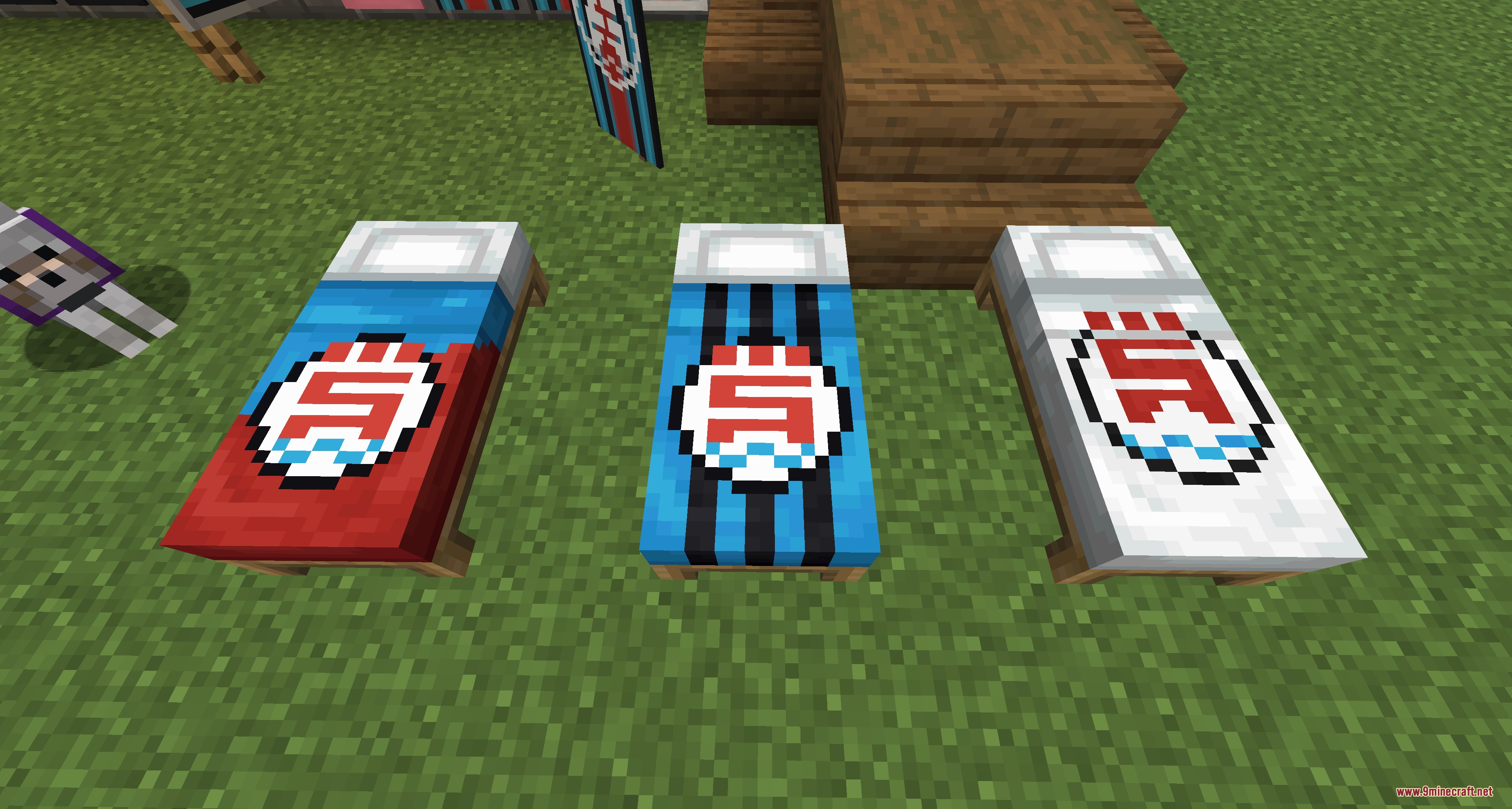 Crimson Fist Legacy Resource Pack Screenshot 7 Three Minecraft beds featuring custom Eintracht Spandau logo patterns on the sheets