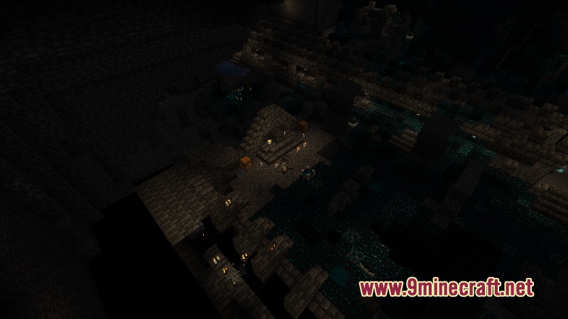 Dungeons Perspective Mod Screenshot 1 Isometric camera view of an Ancient City with sculk and candles