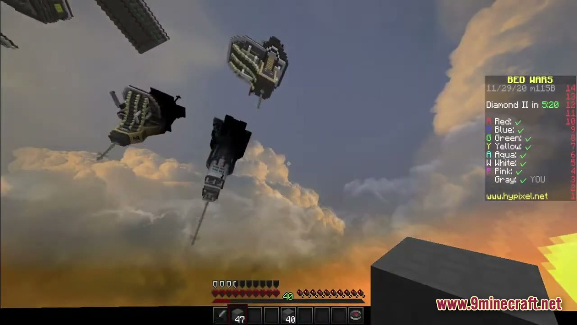 Eternal Return Chronicles Modpack Screenshot 6 Floating islands and structures in a Bed Wars match under a cloudy sunset sky