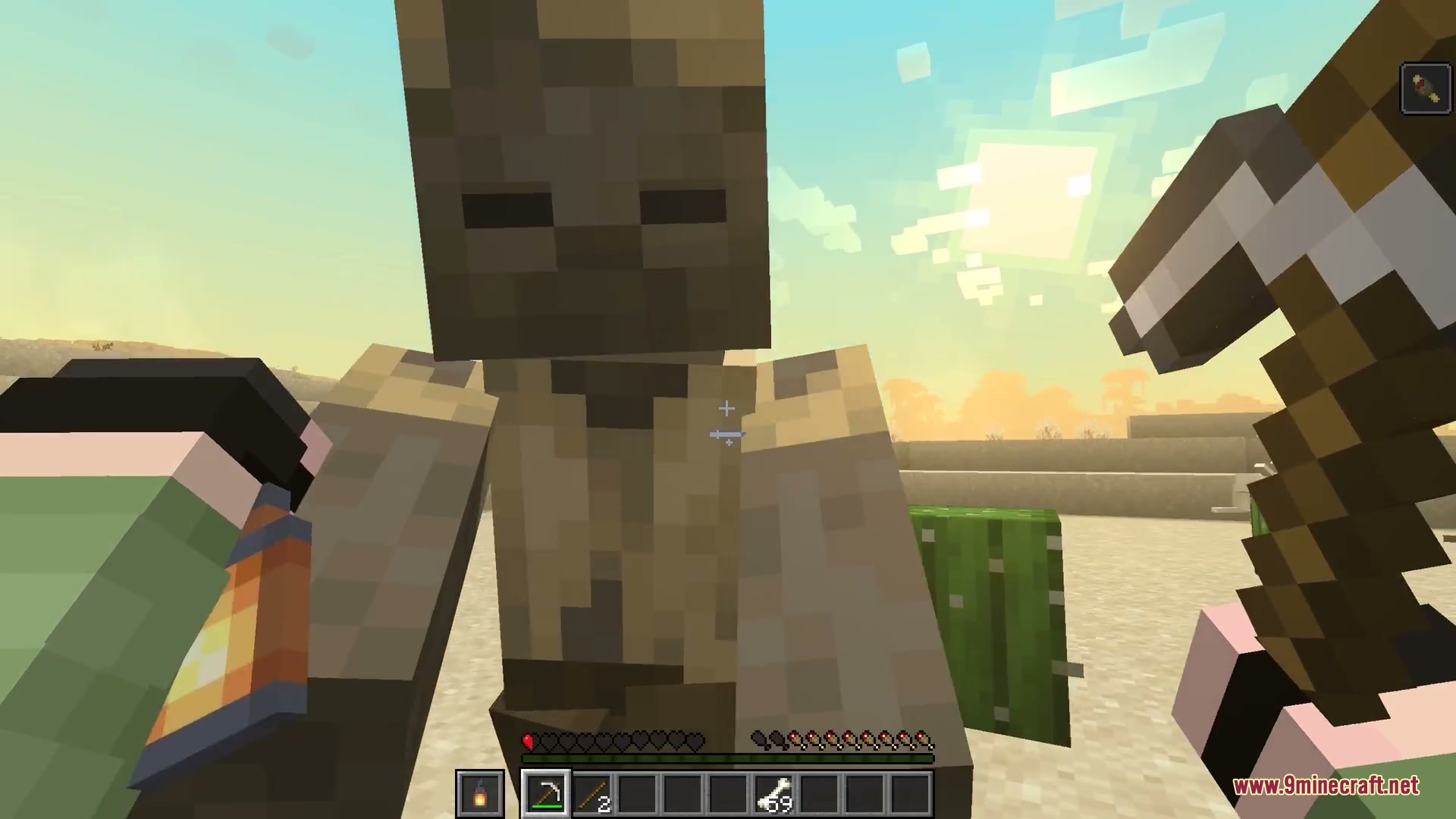 Final Moments Archive Mod Screenshot 1 A desert Husk attacking a player holding a lantern and a pickaxe