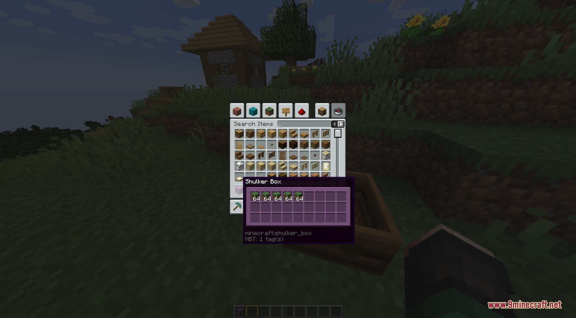 GUI Revision Compats Resource Pack Screenshot 5 A custom shulker box tooltip displays grass blocks in the inventory menu