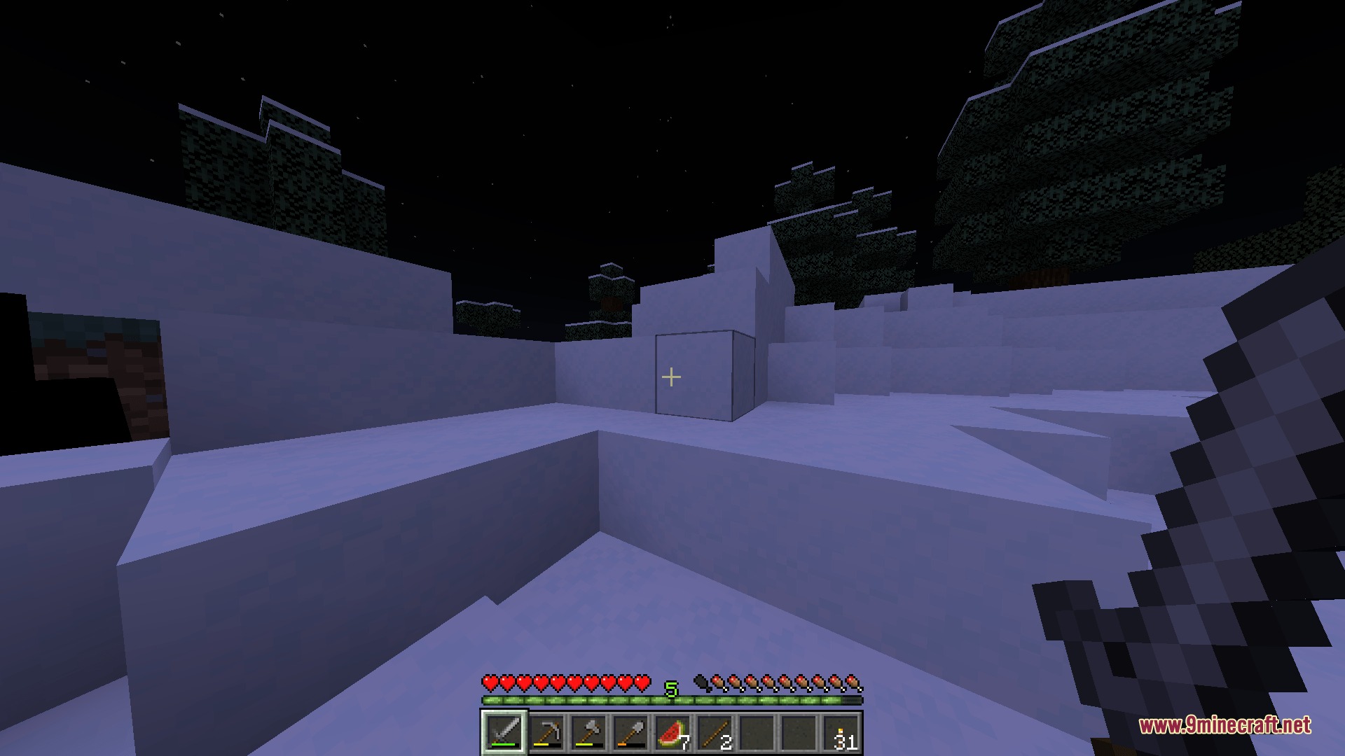 Hollow Altar Rite Mod Screenshot 2 The player explores a desolate snowy biome at night while holding a stone sword