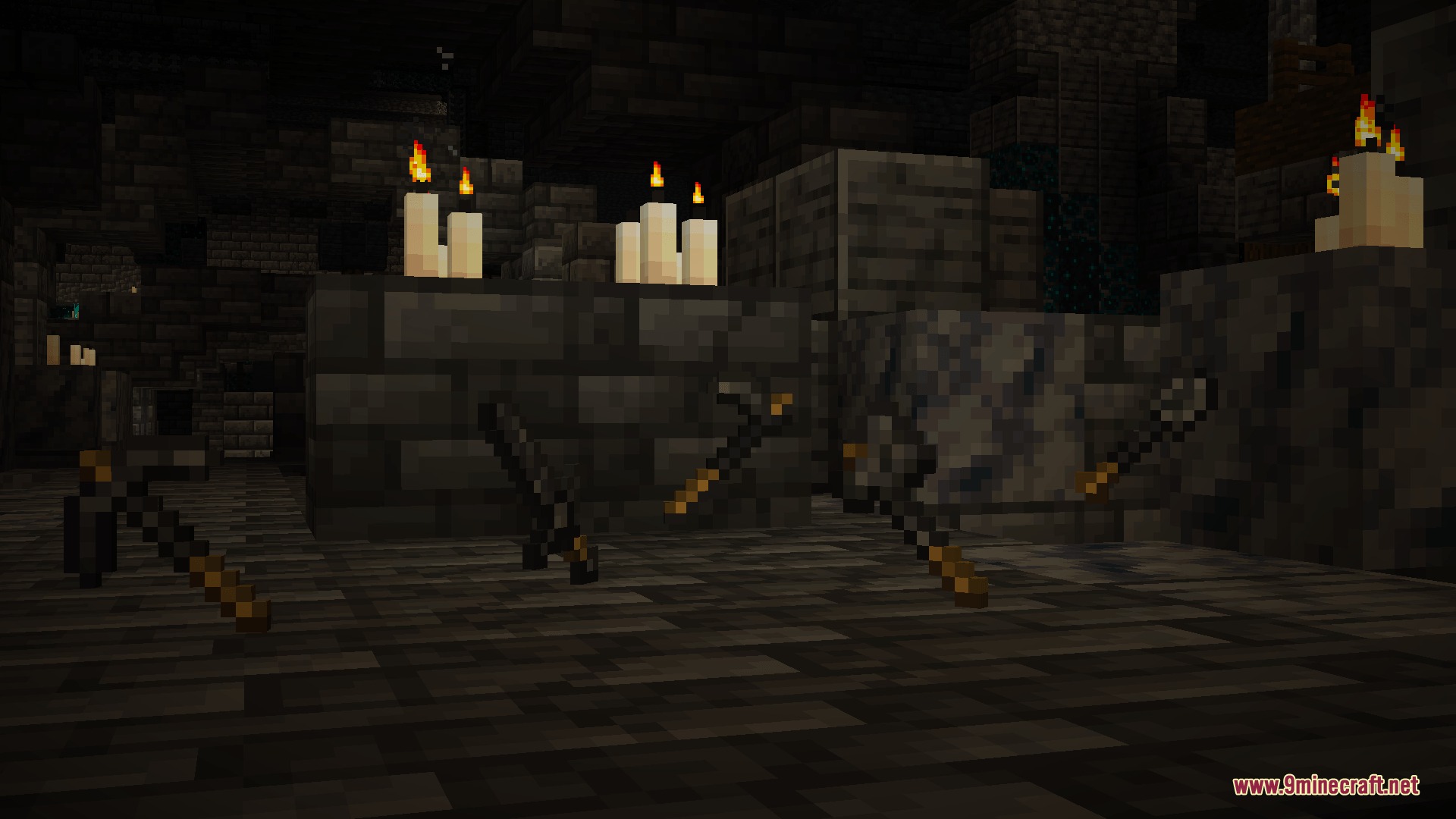 Lithic Edge Customry Mod Screenshot 2 Stone tools leaning against blocks illuminated by candles in a dark deepslate cave