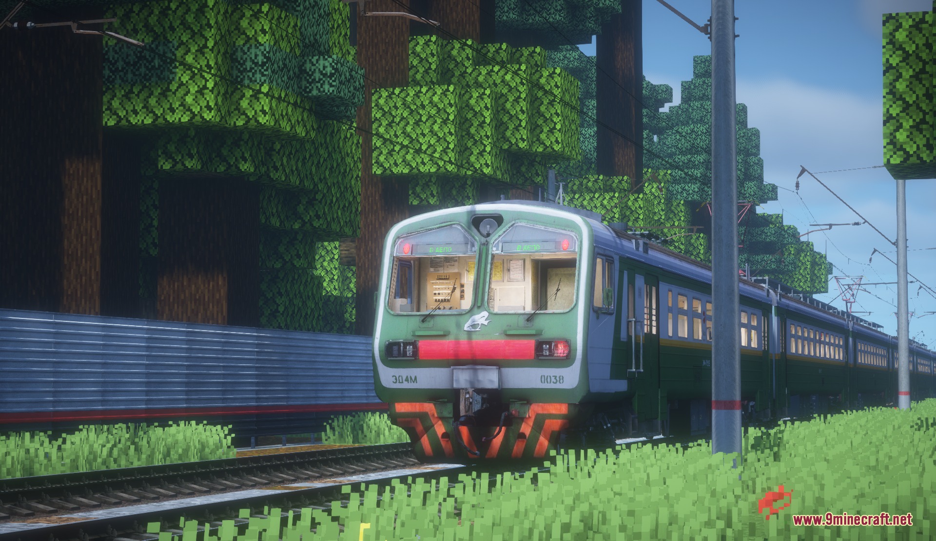 MTR NTE International Train Pack Resource Pack Screenshot 7 A classic green Russian train traveling through a dense Minecraft forest