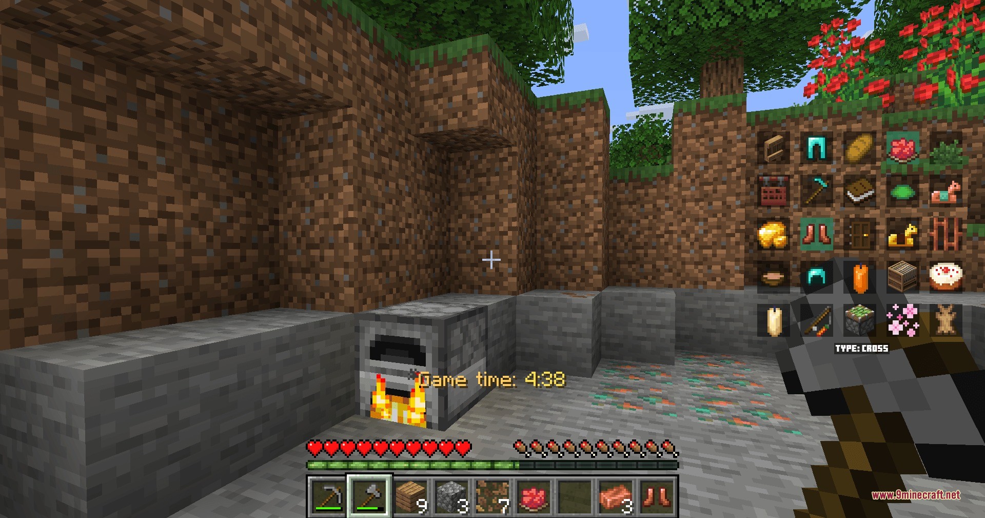 Minecraft Bingo Data Pack Screenshot 6 Smelting ores in a furnace while tracking items on a bingo card