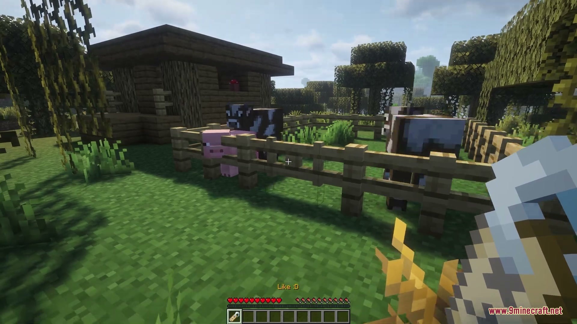Name Tag Upgrade Mod Screenshot 1 A cow with a custom name tag stands near a wooden farm house