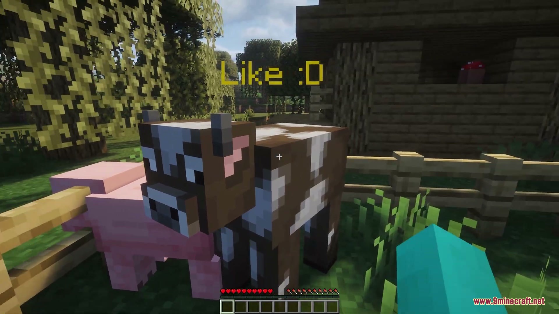 Name Tag Upgrade Mod Screenshot 2 The player holds a name tag near a cow and a pink pig