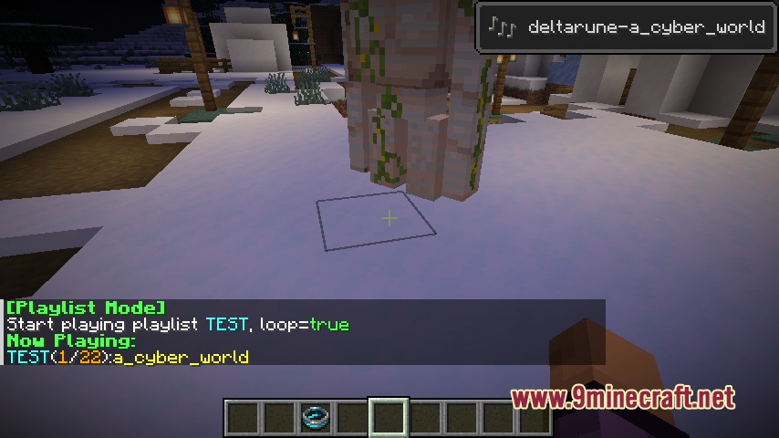 New Custom Music Client Side Player Mod Screenshot 6 Minecraft gameplay showing a music notification and chat message for a custom playlist