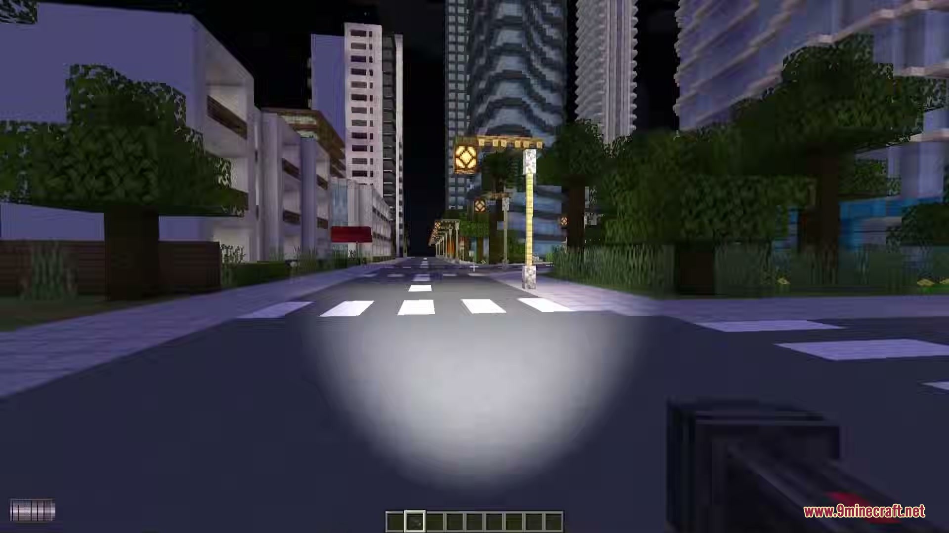 Omega Flashlight Mod Screenshot 1 A bright tactical flashlight illuminates a dark city street in the Minecraft world