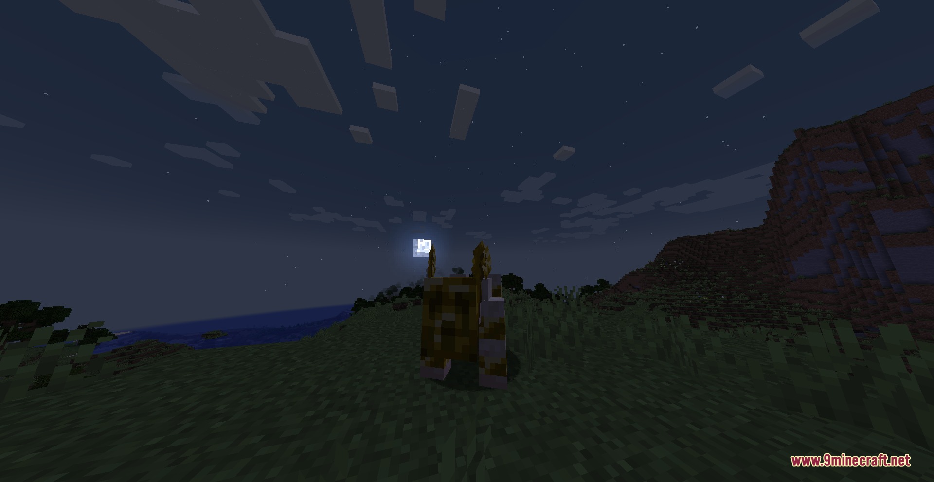 Ophanim Omen Mod Screenshot 2 Golden creature with many eyes stands on a hill under the moon