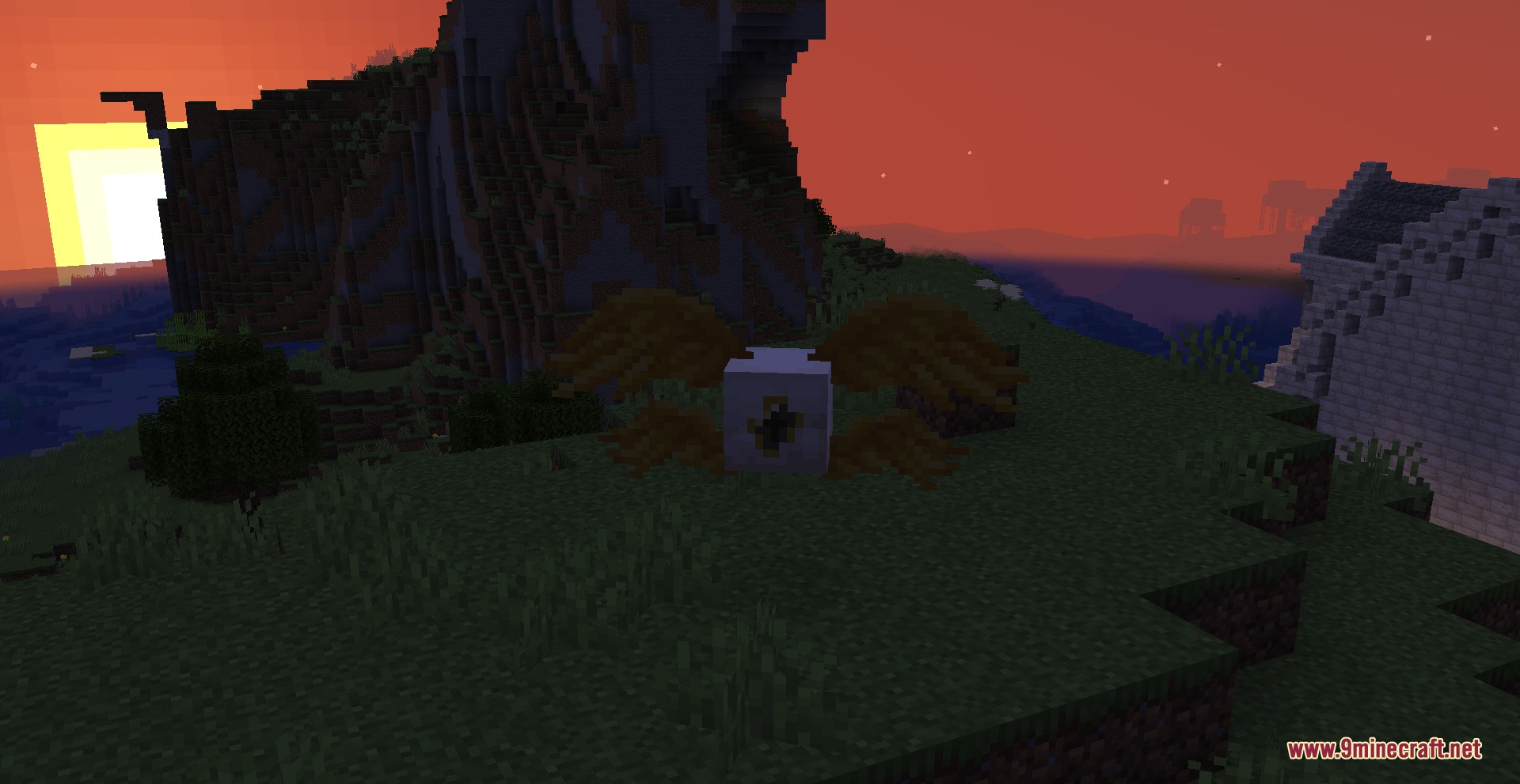 Ophanim Omen Mod Screenshot 3 A winged angel mob stands on a hill at sunset