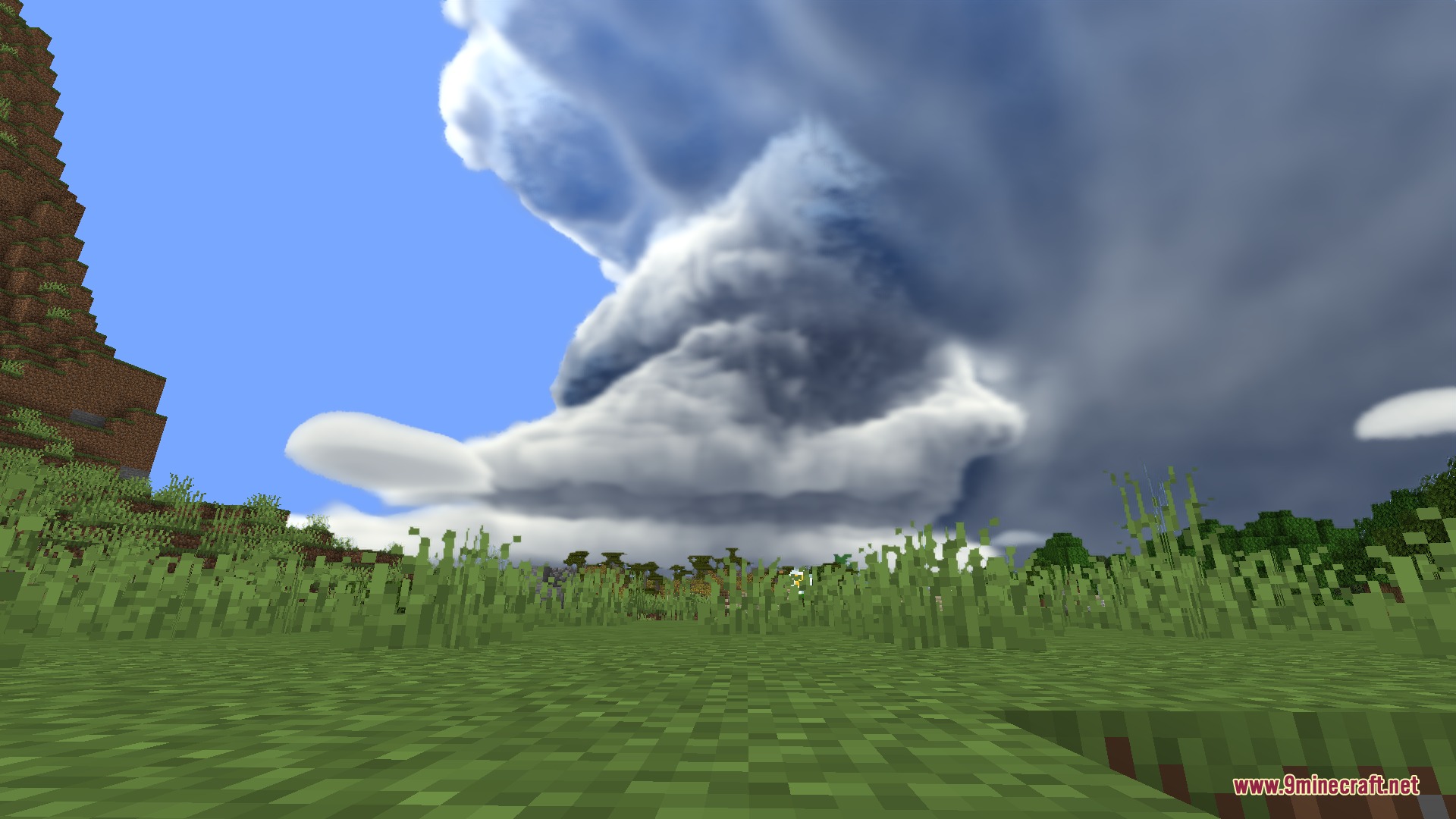 PM Weather CM1 Mod Screenshot 2 Dark shelf clouds gathering over a green grassy field in the Minecraft world