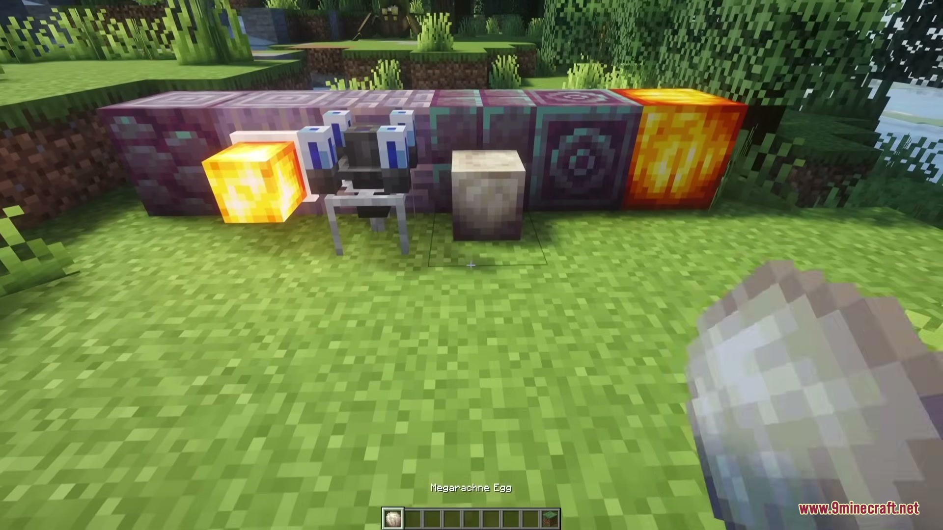 Paleo Bugs Mod Screenshot 1 Paleo Bugs Mod features a DNA Extractor and various ancient amber blocks