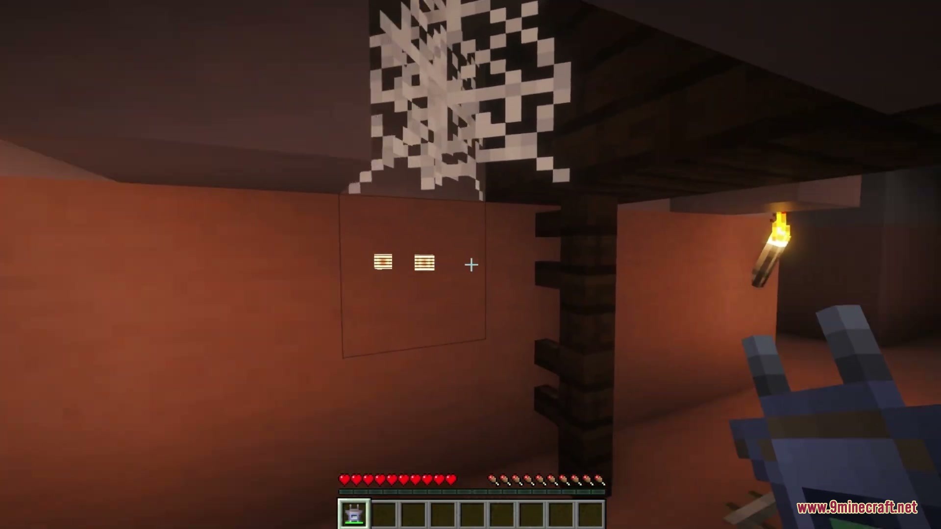 Scannable Reforged Mod Screenshot 2 Handheld scanner highlights nearby points of interest with floating icons on the screen