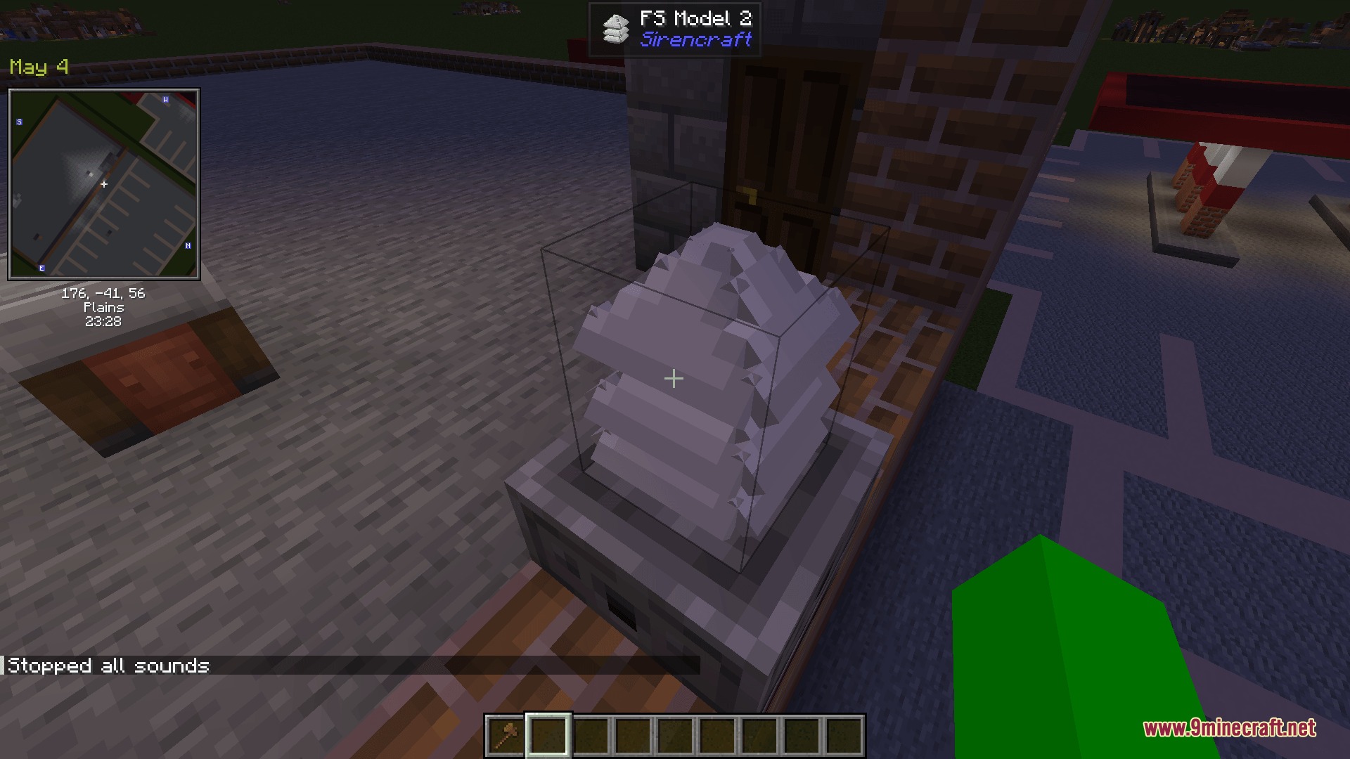 Sirencraft Mod Screenshot 2 A white FS Model 2 siren block placed on a brick structure