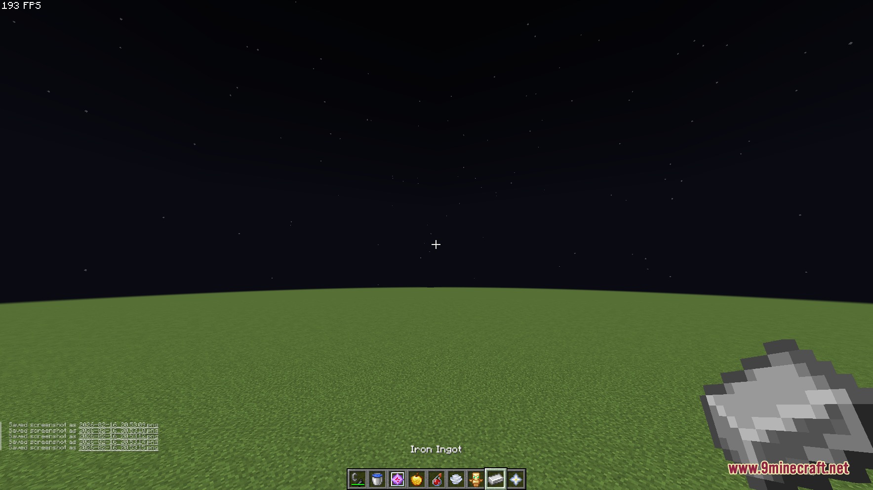 Small Utills Resource Pack Screenshot 2 A player holds a small iron ingot to keep the screen clear