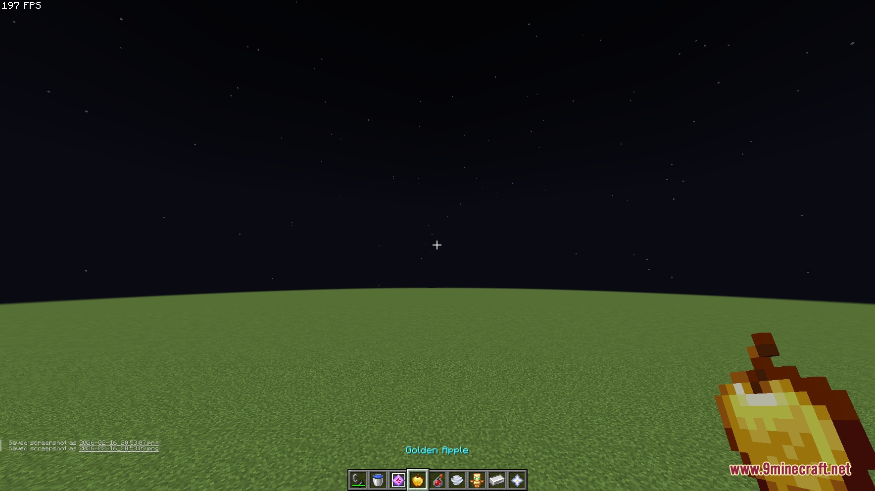 Small Utills Resource Pack Screenshot 4 A player holds a smaller Golden Apple item to keep the screen clear