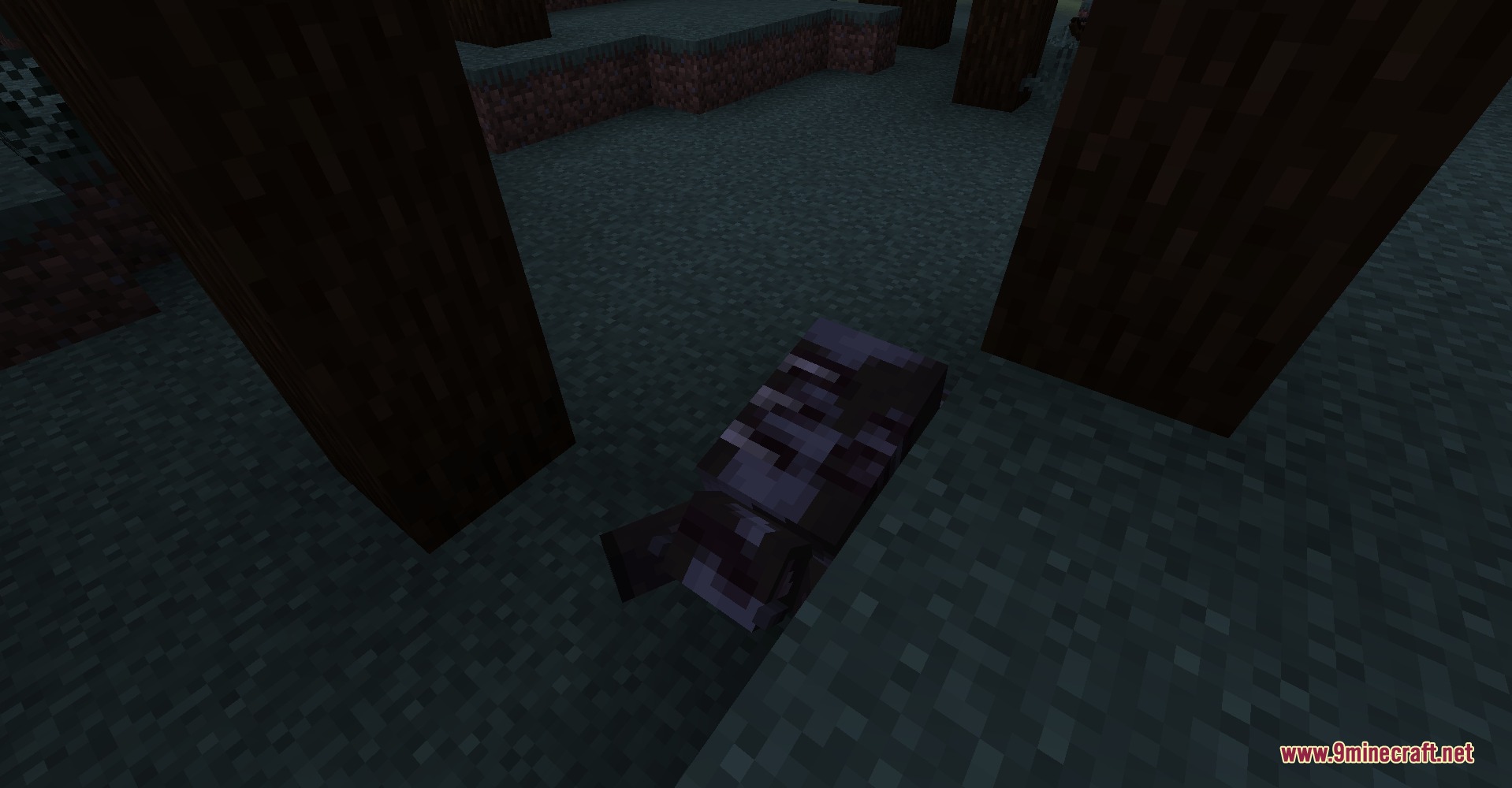 The Rake the Nightmare of the Forest Mod Screenshot 3 A fresh animal carcass left on the ground in a dark forest