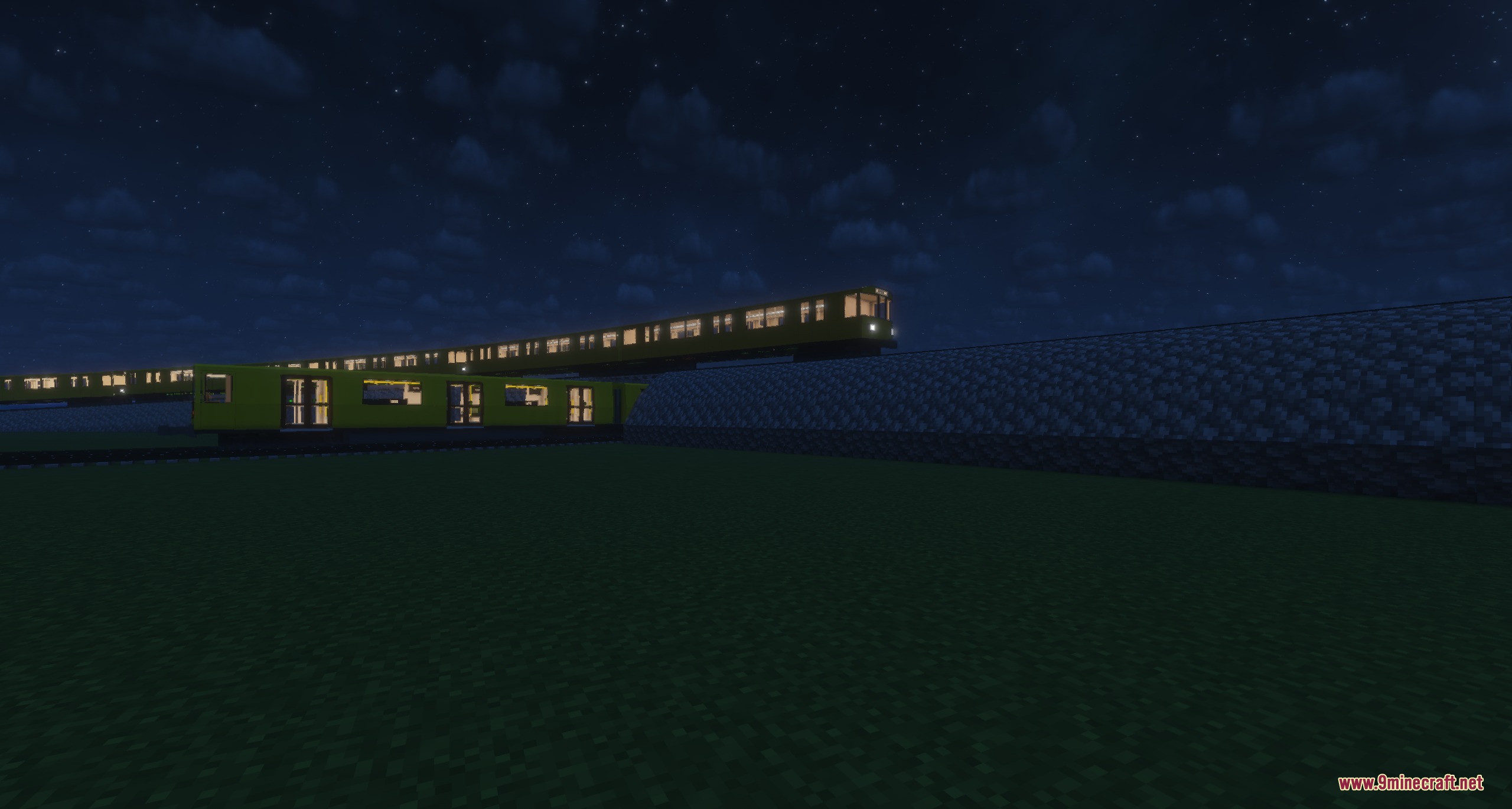 U Bahn Berlin Pack Resource Pack Screenshot 3 A yellow Berlin subway train from the U Bahn Berlin Pack at night