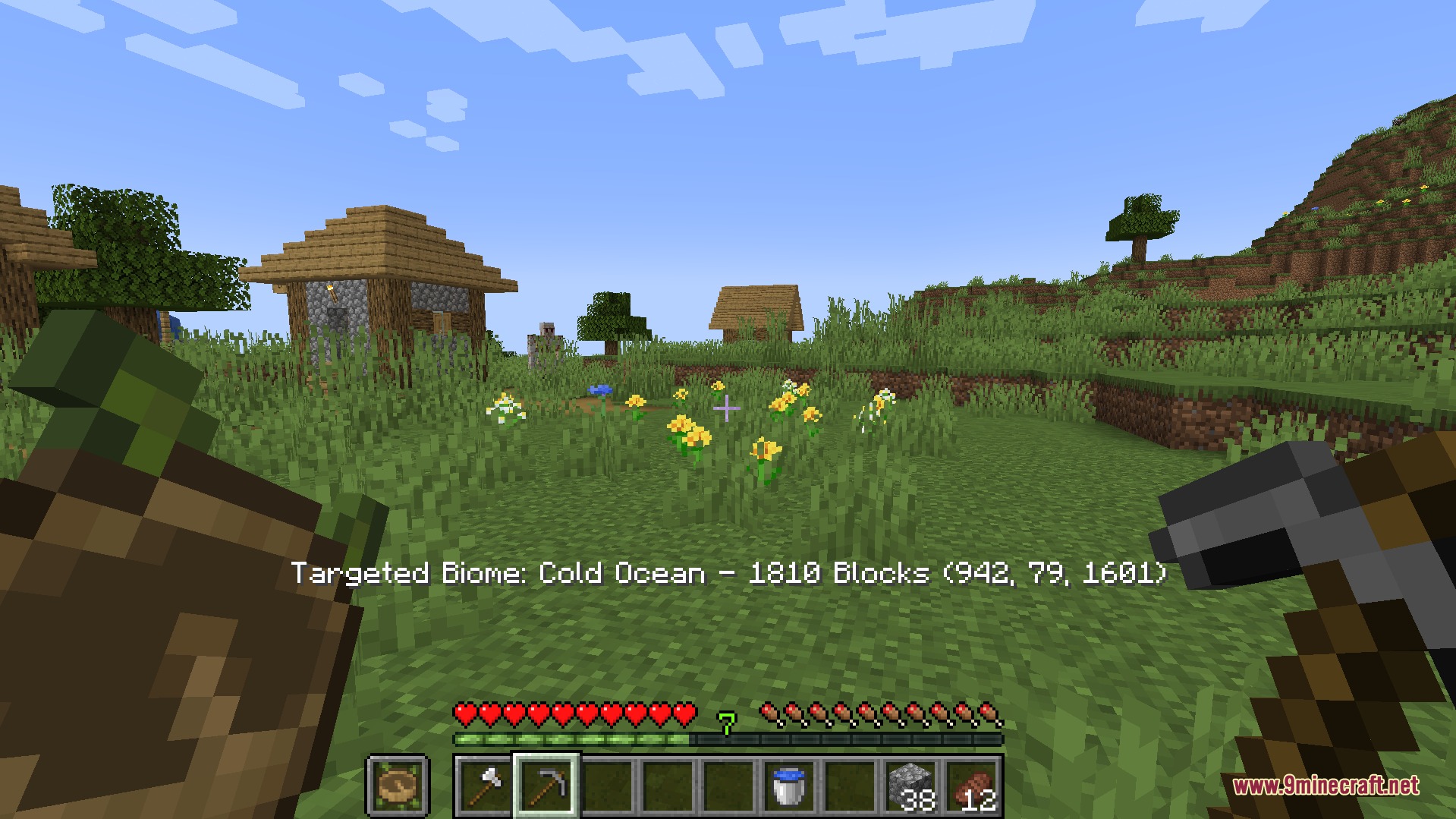 Waypoint Tracker Mod Screenshot 1 Minecraft player using the Waypoint Tracker Mod to find a cold ocean