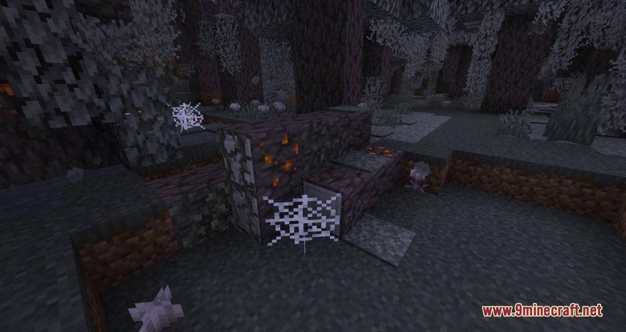 Small log structure with glowing resin ore and cobwebs in the Pale Garden