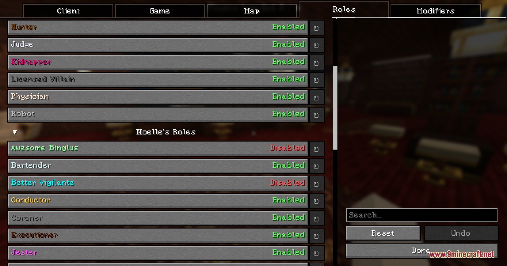 A Minecraft menu screen for configuring different player roles and match settings