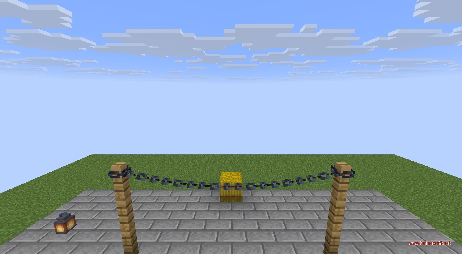 Connectible Chains 9minecraft Mod Screenshot 3 A decorative iron chain hangs between two wooden fence posts