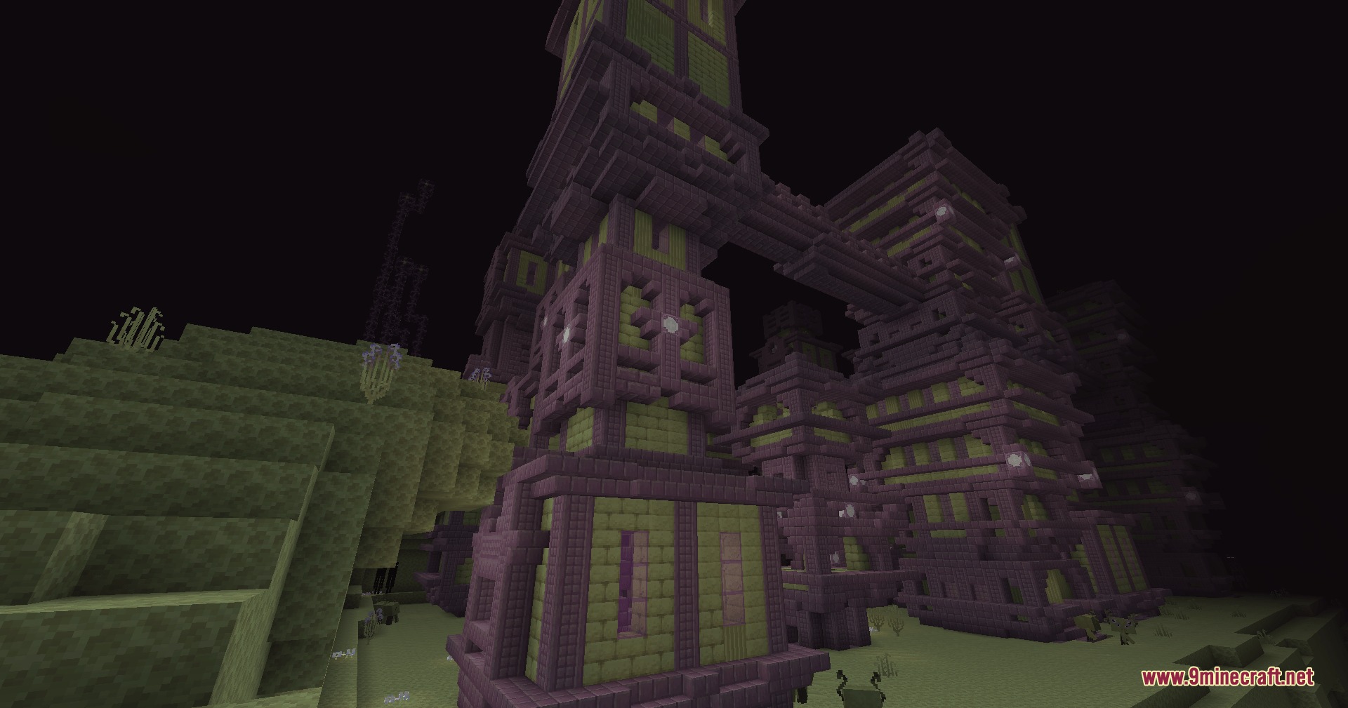 Ender Horizon Expand Mod Screenshot 3 Tall structures of an End Metropolis standing in the dark End dimension