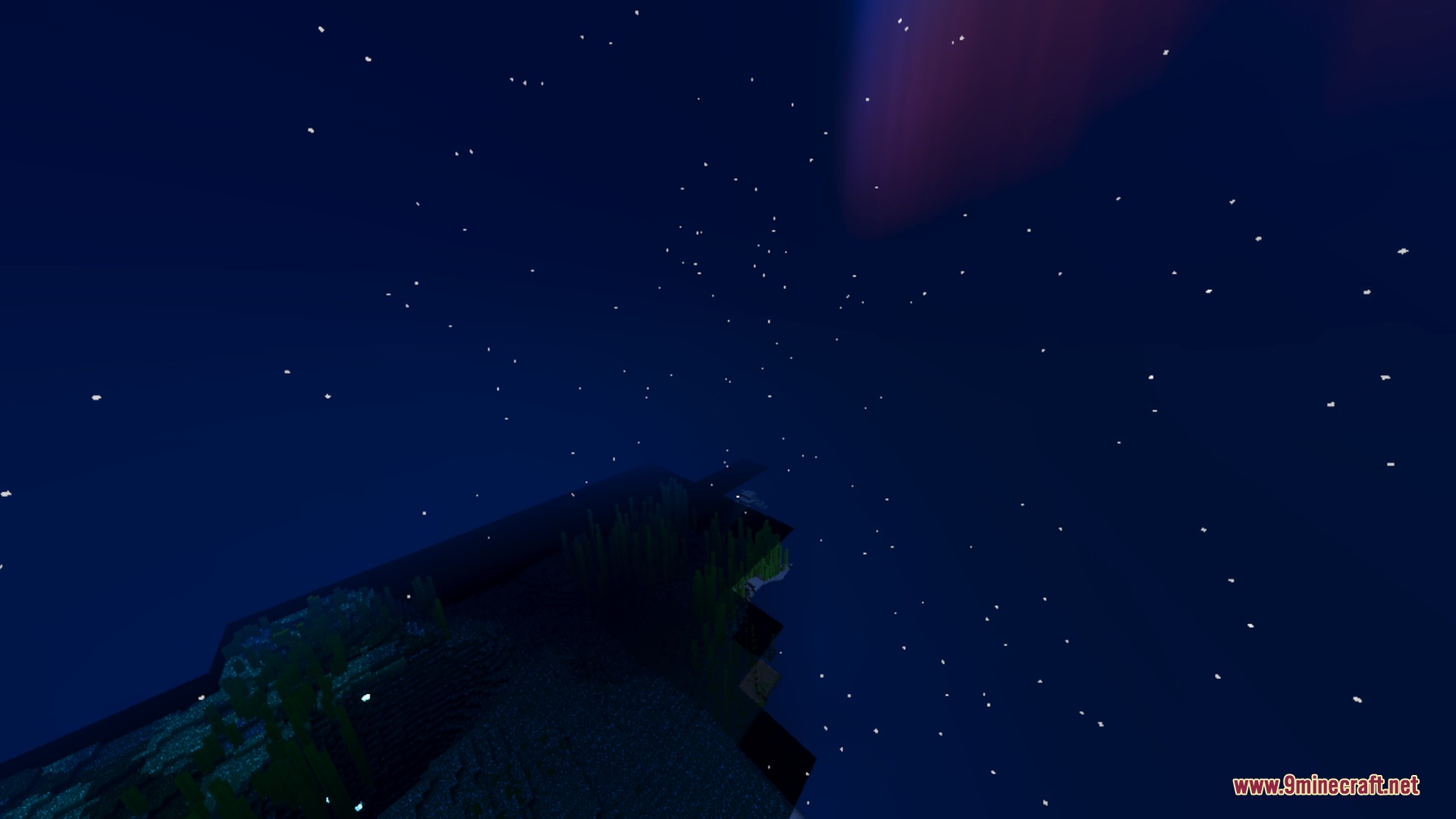 Ethereal Mystic Reworked Shader Screenshot 4 Glowing stars and a red aurora effect illuminate the dark night sky