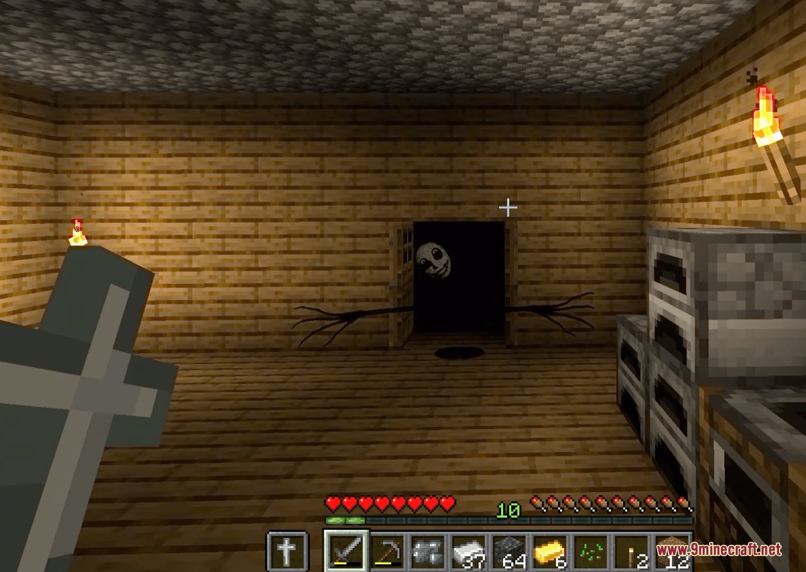 Hollow Watcher Chronicles Mod Screenshot 3 A creepy stalker mob with long arms peers through a dark wooden doorway
